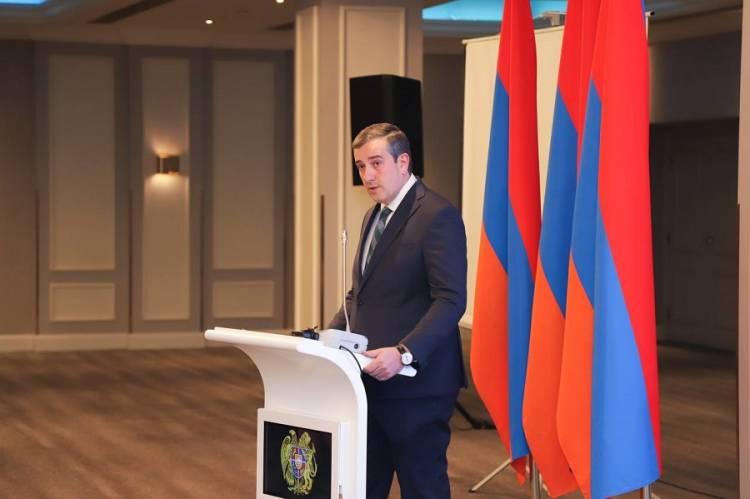 Արթուր Աթաբեկյանն իրեն և ԲԴԽ շենքը շրջապատել է ախրանայով․ «Հրապարակ»