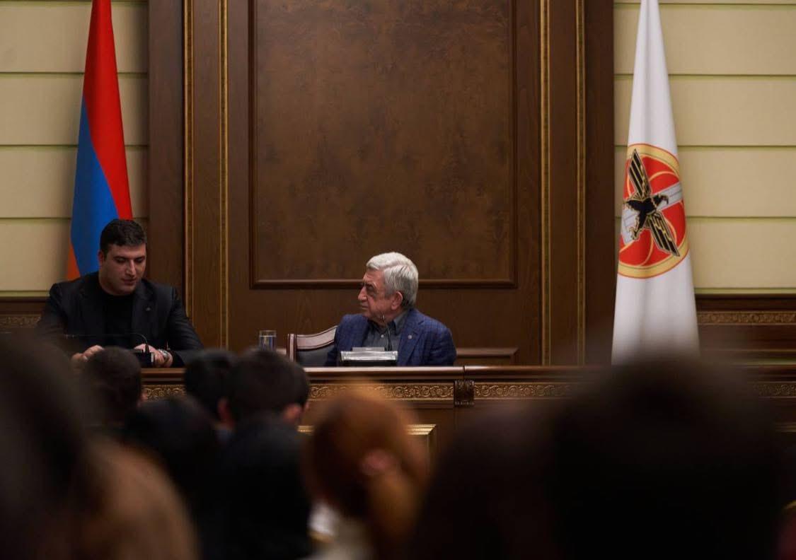 Աստված պահապան լինի Ձեզ, միշտ մեր գլխից անպակաս լինեք