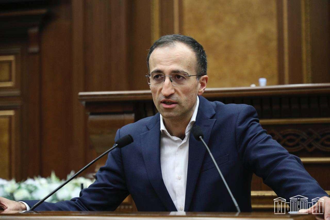 «Ժողովուրդ». Արսեն Թորոսյանի կադրային ջարդը համալրվում է ծանոթներով, բարեկամներով և սանիկներով