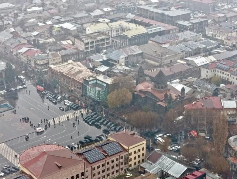 Տոտալ ձախողում Գյումրիում. «հակապատարագները»՝ կուսակցական ժողովներ. «Փաստ»