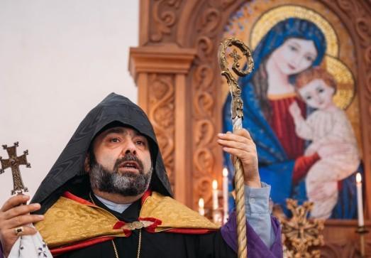 Ձեր արկածախնդիր վարքով գիտակցաբար ծառայում եք այն ուժերին, որոնք մշտապես ձգտել են ներսից քանդել եկեղեցին. պատմությունը կարձանագրի, թե ով կանգնեց սրբության կողքին, և ով՝ սրբության դեմ. Մկրտիչ Սրբազանի հայտարարությունը