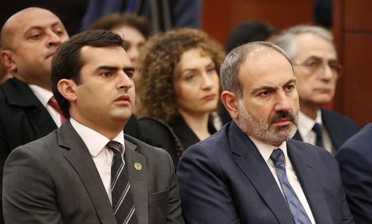 Փաշինյանը փորձում է սիրաշահել Հակոբ Արշակյանին. «Հրապարակ»