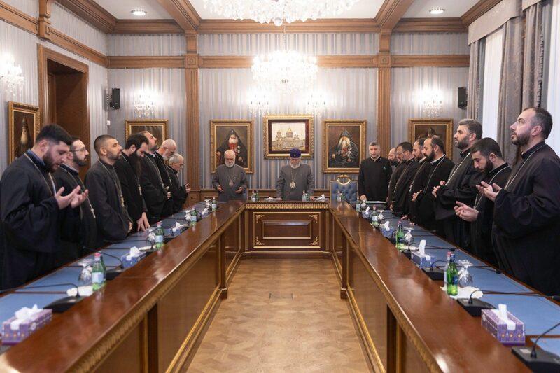 Ամենայն Հայոց Կաթողիկոսն ընդունեց ՀՀ ԶՈՒ հոգևոր սպասավորներին
