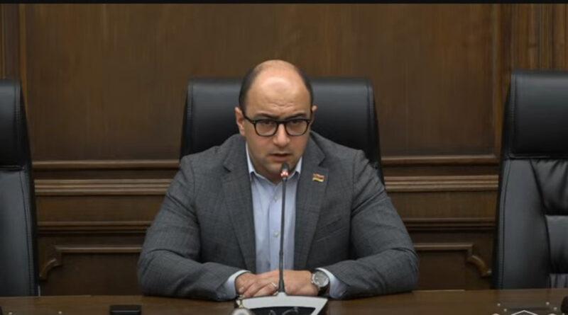 Հայկ Մամիջանյանը՝ «Հեսա-հեսա» ԵՄ-ին անդամակցող ու «ձեռքի հետ» մեզ կրթվելու կոչեր անող Ալեն Սիմոնյանին