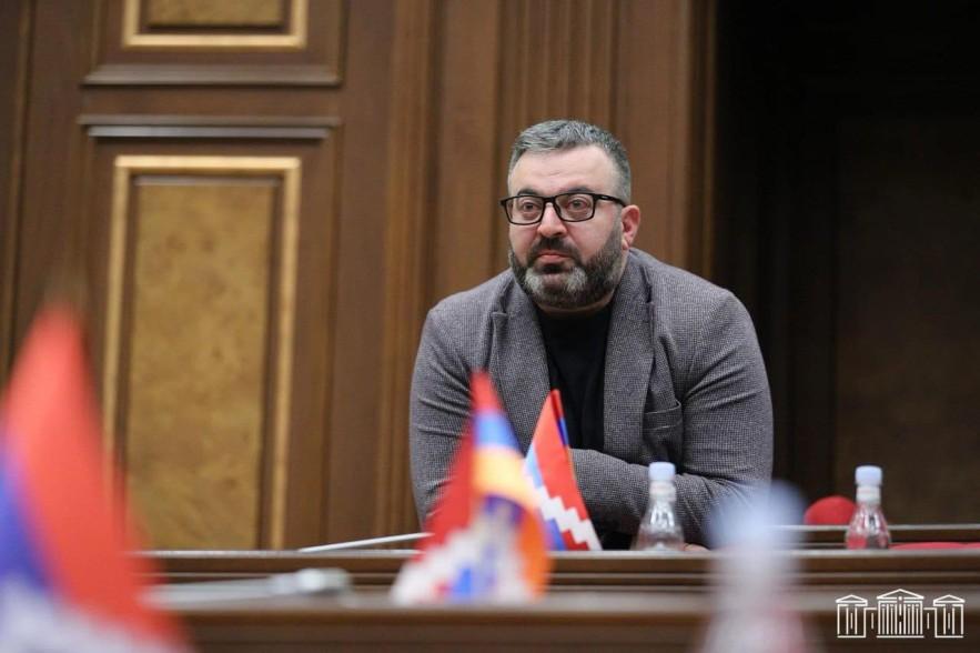 Ընտրությունների նախաշեմին ձգձգում են արցախցիներին քաղաքացիություն տալու գործընթացը. Գառնիկ Դանիելյան