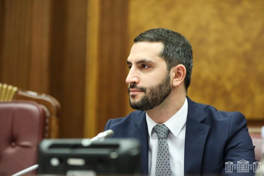 «Արա»-ով պետությո՞ւն. երբ ԱԺ փոխնախագահը մոռանում է իր պաշտոնը. «Փաստ»