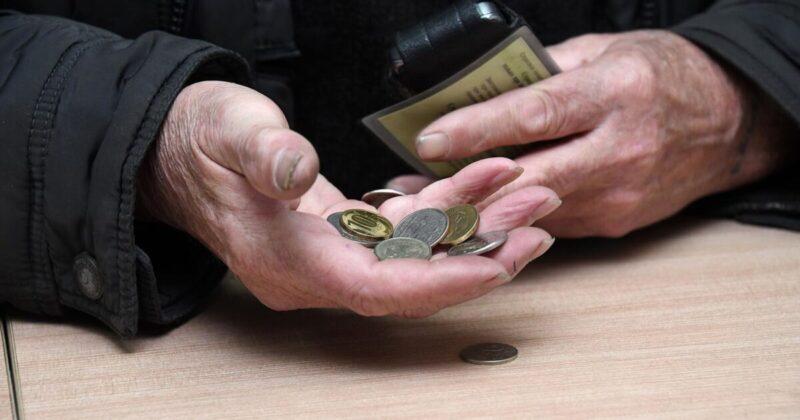 Թոշակառուների հանդեպ նախընտրական «բարիացում»՝ բազմամիլիոնանոց պարգևավճարների ֆոնին. «Փաստ»