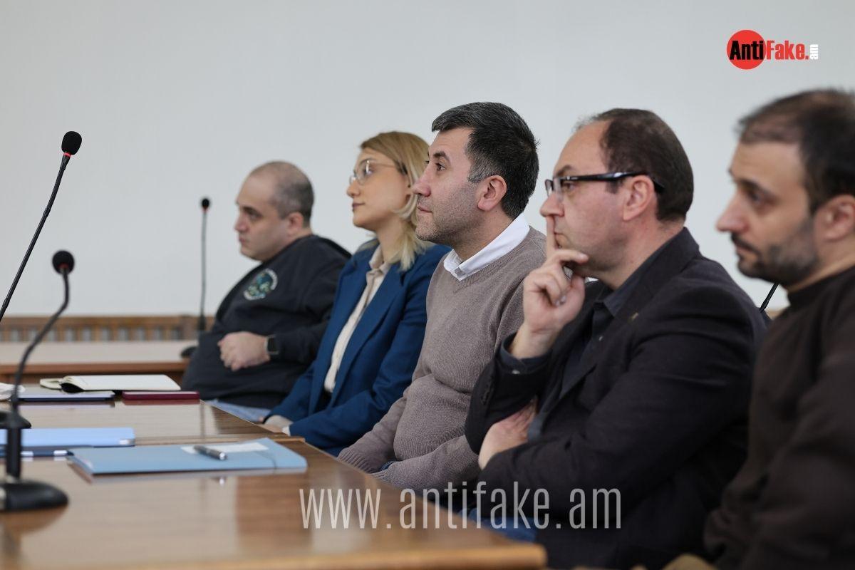 (PHOTOS) Տեղի ունեցավ Սամսոնյանի և Սաղաթելյանի շինծու քրգործով հերթական դատական նիստը