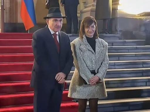 Աննայի իշխանությունն ինչ-որ պահի ավելի մեծ է եղել, դա դուր չի եկել Փաշինյանին. «Հրապարակ»