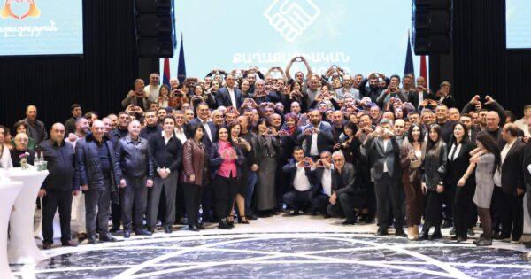 Զատիկից «հինգ պակաս»՝ համաժողով. «Հրապարակ»