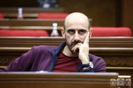 Նարեկ Զեյնալյանը որոշել է երեքին միասին «փուռը տալ». «Հրապարակ»