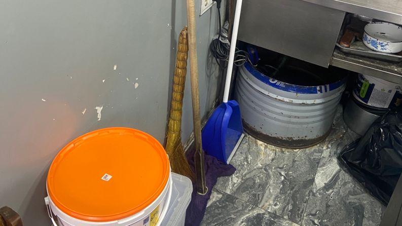 Կեղտի կուտակում, թունավոր նյութերի հետ շփում. ՍԱՏՄ տեսուչները խախտումներ են հայտնաբերել հանրային սննդի օբյեկտում