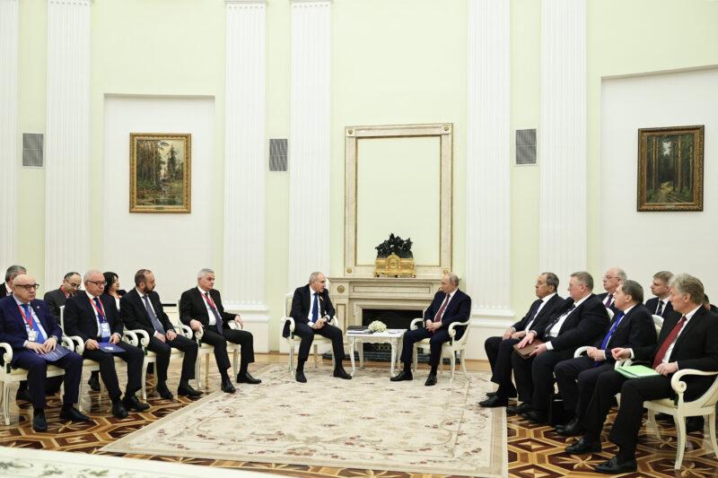 Ի՞նչ են դրդել Փաշինյանին արտաքին տերերը. «Հրապարակ»