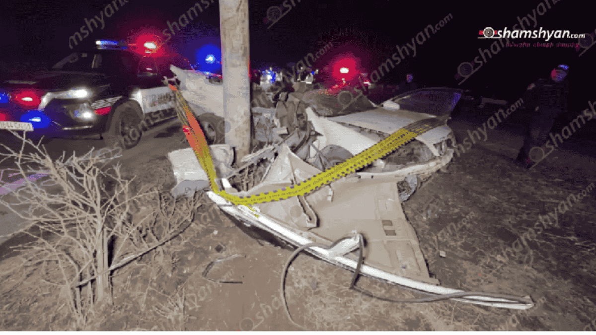 1 զոհ, 2 վիրավոր․ «Շանգրի-Լա»-ի հարևանությամբ Nissan-ը բախվել է քարե պատնեշին, ապա գովազդային սյանը