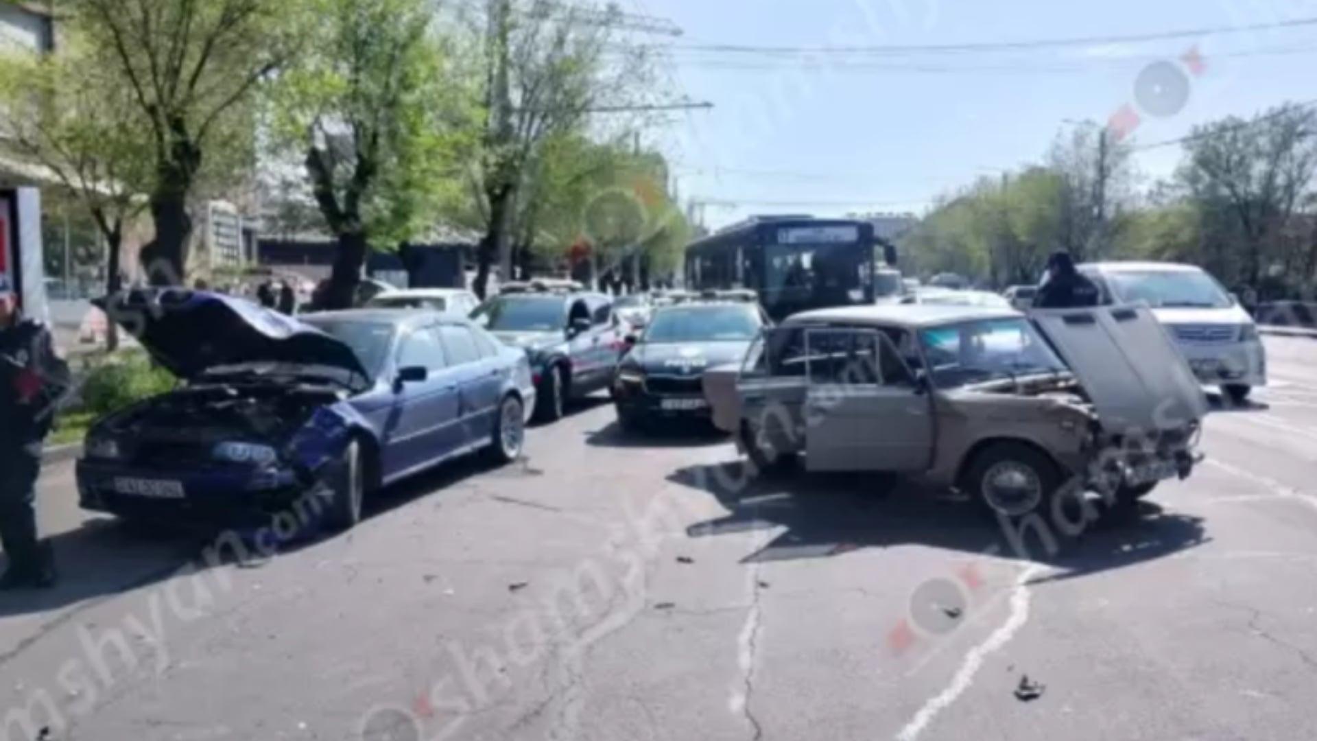 Կոմիտասի պողոտայում բախվել են «BMW»-ն և «ՎԱԶ 2106»-ը