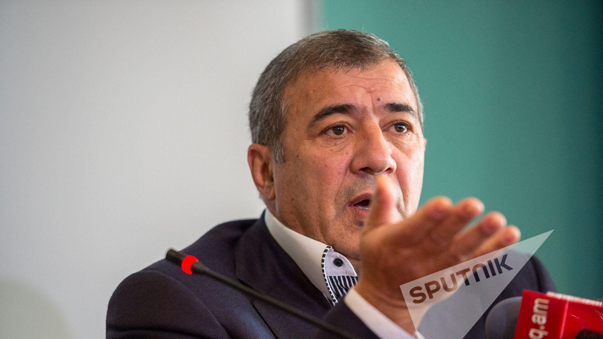 Ես նրա հետ կվարվեմ այնպես, ինչպես իր սիրելի օլիգարխն էր վարվում իր հետ. Ռուբեն Հայրապետյանը՝ Ալեն Սիմոնյանին. «Առավոտ»