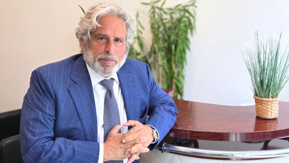Ռոբերտ Ամսետրդամը հերքում է Էփշտեյնի հետ կապի մասին ՔՊ մեղադրանքները