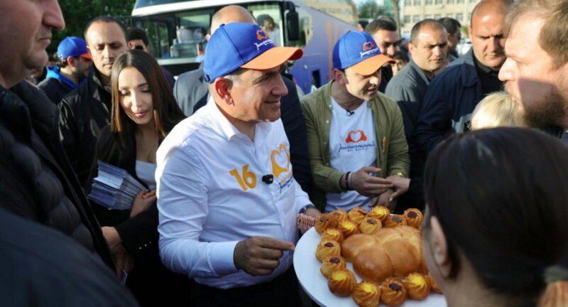 Ուտուշ-խմուշը կազմակերպում է ՔՊ-ն. «Հրապարակ»
