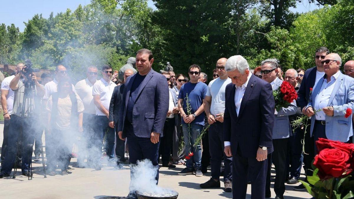 Սերժ Սարգսյանը հարգանքի տուրք է մատուցել պետական, քաղաքական գործիչ Անդրանիկ Մարգարյանի հիշատակին