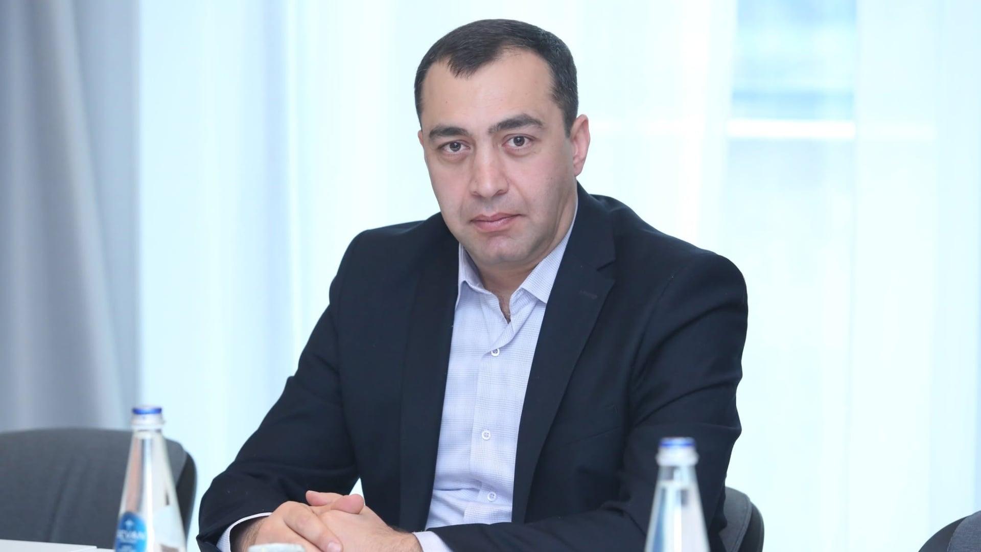 Փոխանակ մենք իրենց հիշեցնենք երկիրը վարի տալու իրենց փայաբաժնի մասին, գնացել են Մոսկվա ու հոխորտում են. Վահագն Սարոյան
