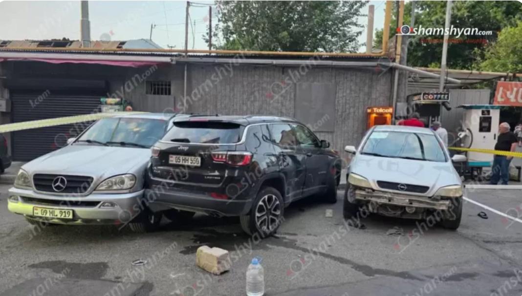 Արաբկիրում կրակոցներ են հնչել․ շենքի բակում կացնի պոչ, արնանման հետքեր են հայտնաբերվել․ 2 վիրավոր կա