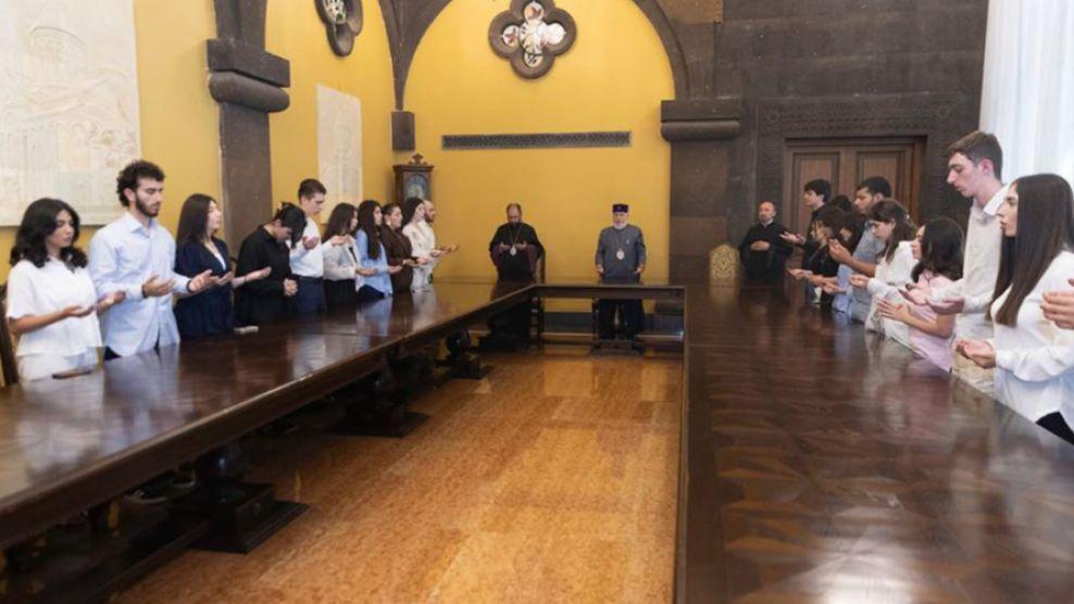 Ամենայն Հայոց Կաթողիկոսն ընդունել է սփյուռքահայ երիտասարդներին