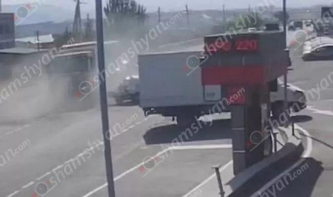 Նոր Հաճնի մոտ տեղի ունեցած ավտովթարի հետևանքով հիվանդանոց տեղափոխված 2 վիրավորներից մեկը մահացել է