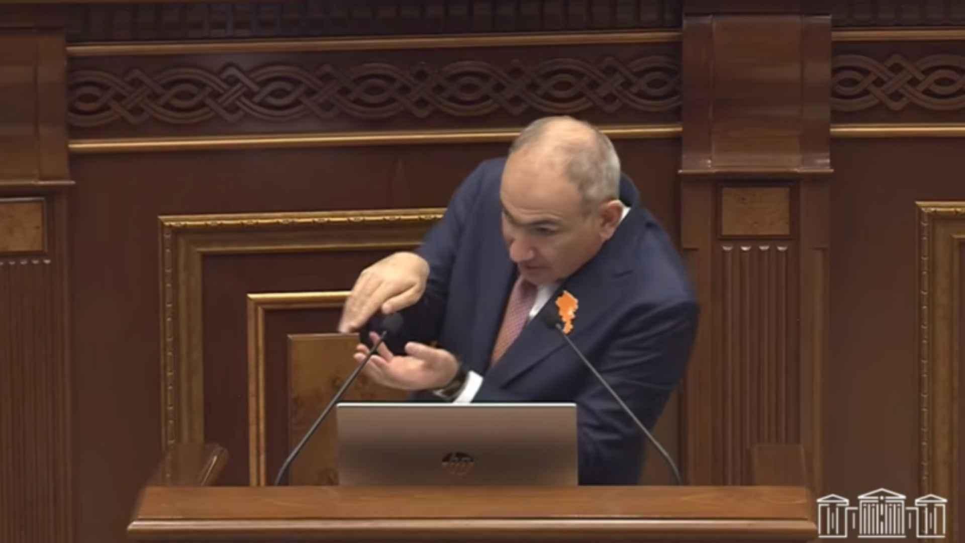 Եթե Փաշինյանի բառապաշարով ինքնիշխանությունն այն է, որ ոչ մի արտաքին կենտրոն չպետք է Հայաստանի փոխարեն որոշումներ կայացնի, ապա ո՞վ է որոշում Հայաստանի փոխարեն. Հովասափյան