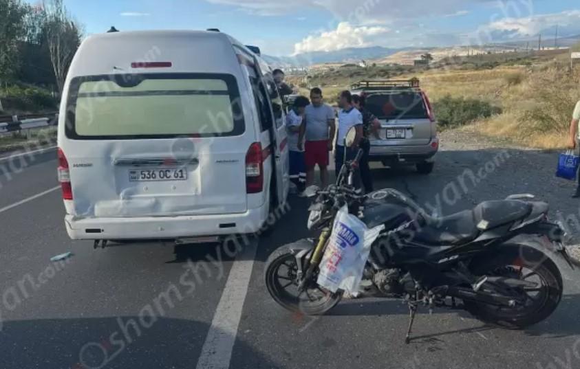 Երևան-Սևան ճանապարհին մոտոցիկլը բախվել է «Nissan X-Trail»-ին․ մոտոցիկլավարը տեղափոխվել է հիվանդանոց