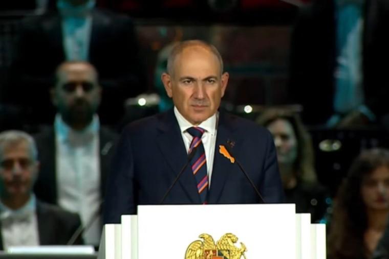 «Փաշինյանի դեպքն ամբողջվին տեղավորվում է այդ տիրույթում. հացը տո՛ւր, ապահովի՛ր տեսարանը, մնացածը վարպետության ու տեխնիկայի հարց է». Արմեն Հովասափյան