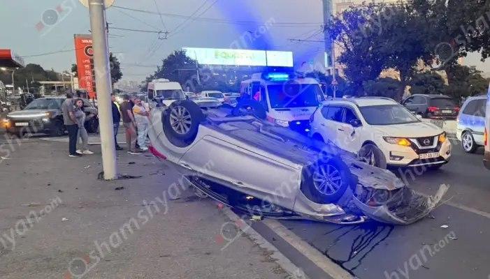 Իսակովի պողոտայում բախվել են «Hyundai Elantra»-ն, «Nissan Rogue»-ը և «Mercedes Sprinter»-ը