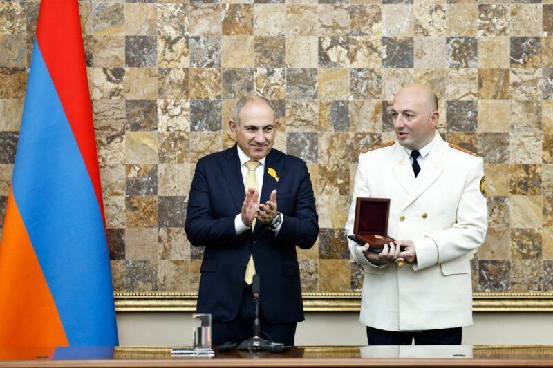 Ծառուկյանի գործը քննած վարչության պետը պարգևատրվել է Փաշինյանի հուշամեդալով. «Ժողովուրդ»